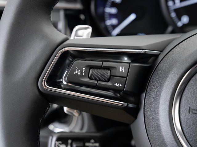 2025 Porsche Macan T - Photo 14