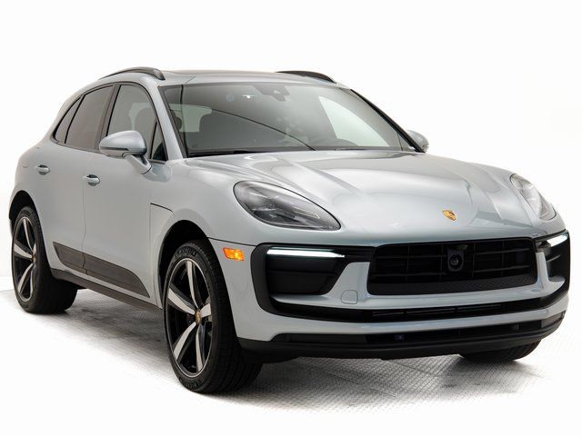 2025 Porsche Macan T - Photo 30