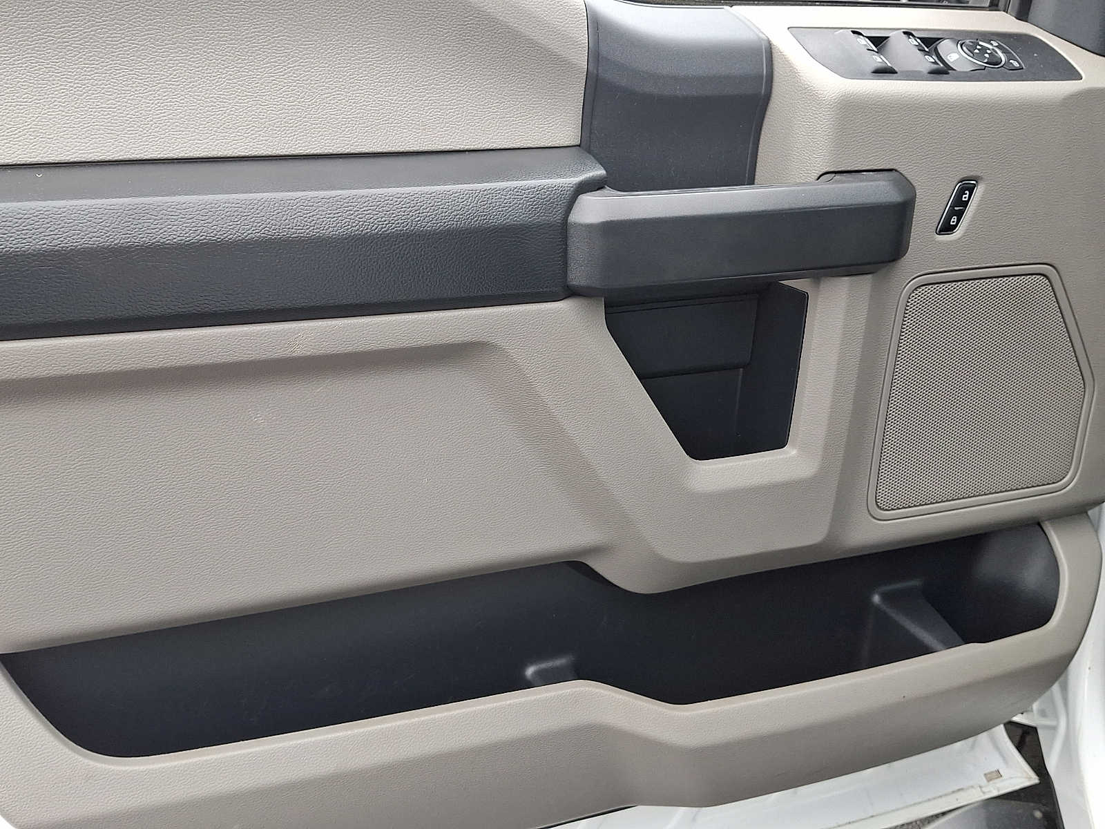2022 Ford F-350 Super Duty XL - Photo 12