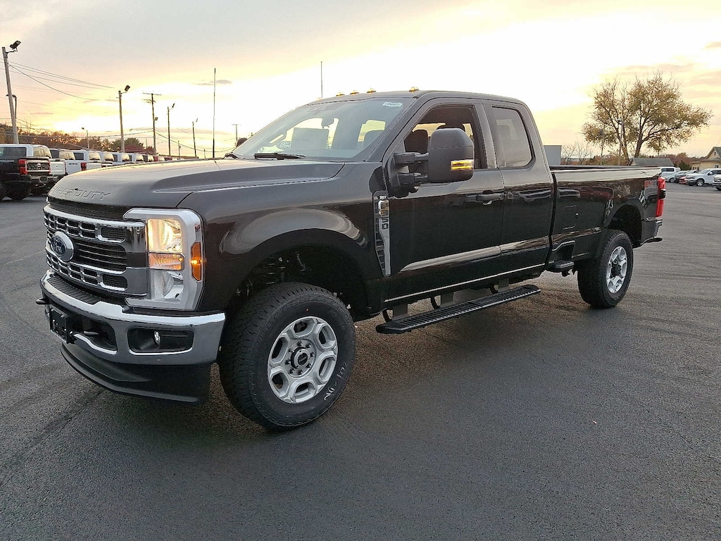 New 2025 Ford Super Duty F-350 SRW F-350 XLT 4WD SuperCab 8 Box