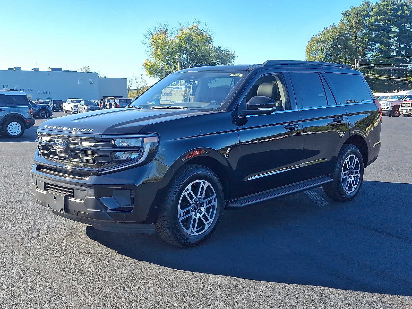 2025 Ford Expedition photo 3
