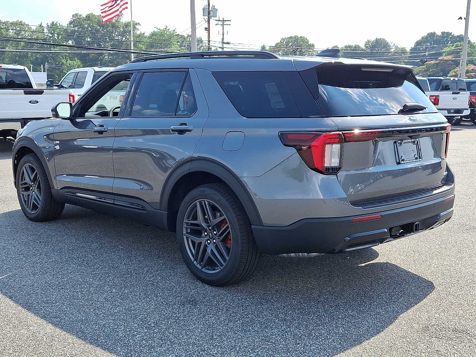 2025 Ford Explorer ST-Line photo 2