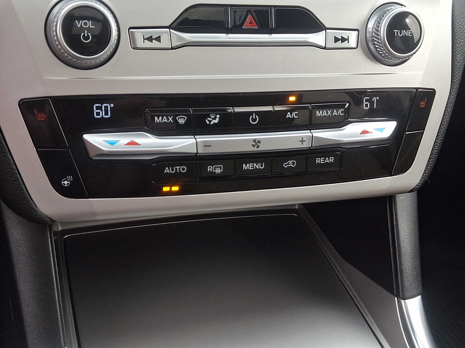 2020 Ford Explorer XLT - Photo 17