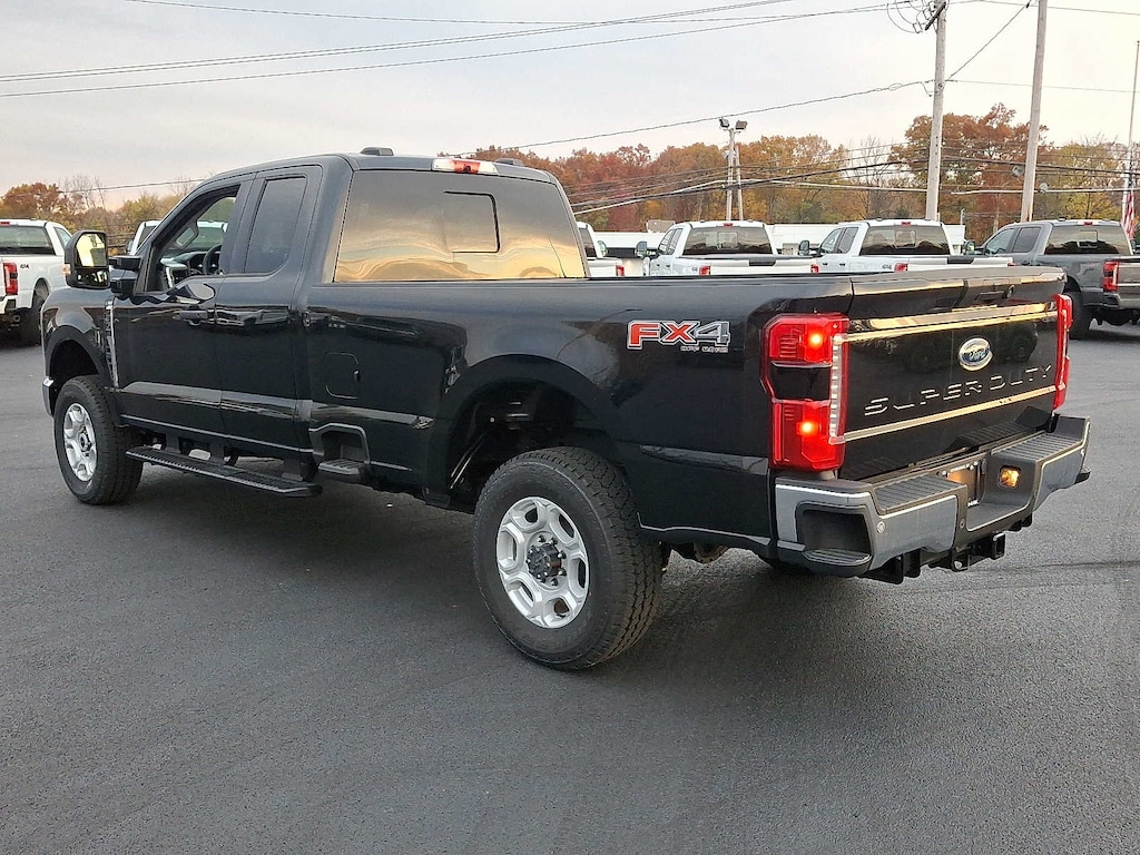 New 2025 Ford Super Duty F-350 SRW F-350 XLT 4WD SuperCab 8 Box