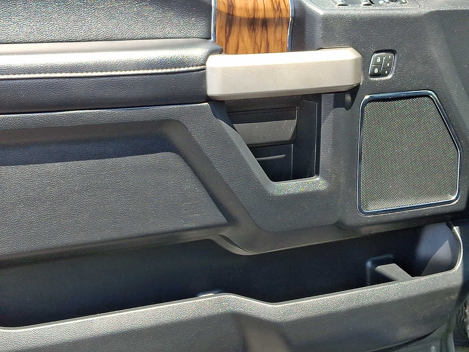 2020 Ford F-150 Lariat - Photo 12