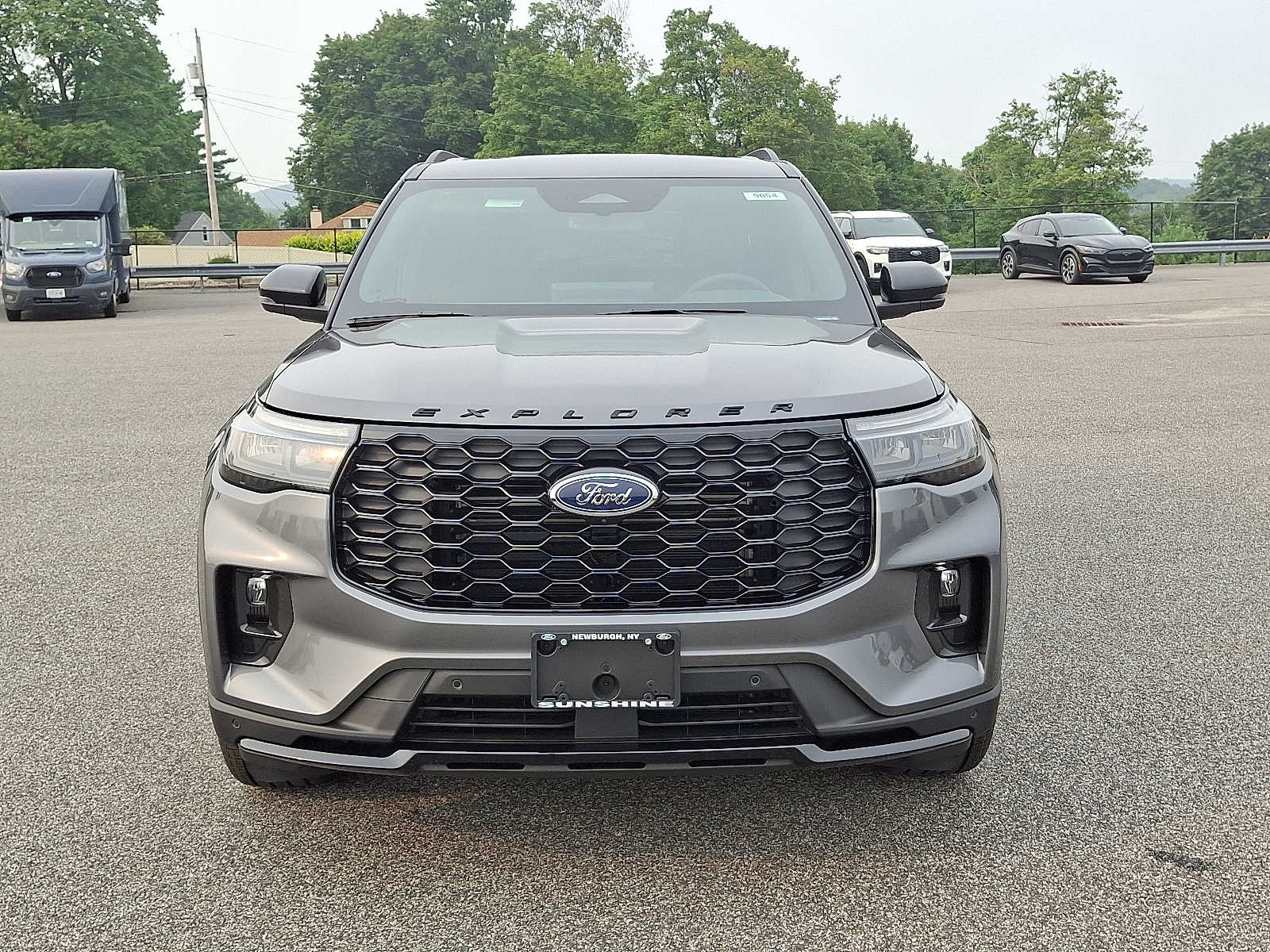 2025 Ford Explorer ST-Line photo 2