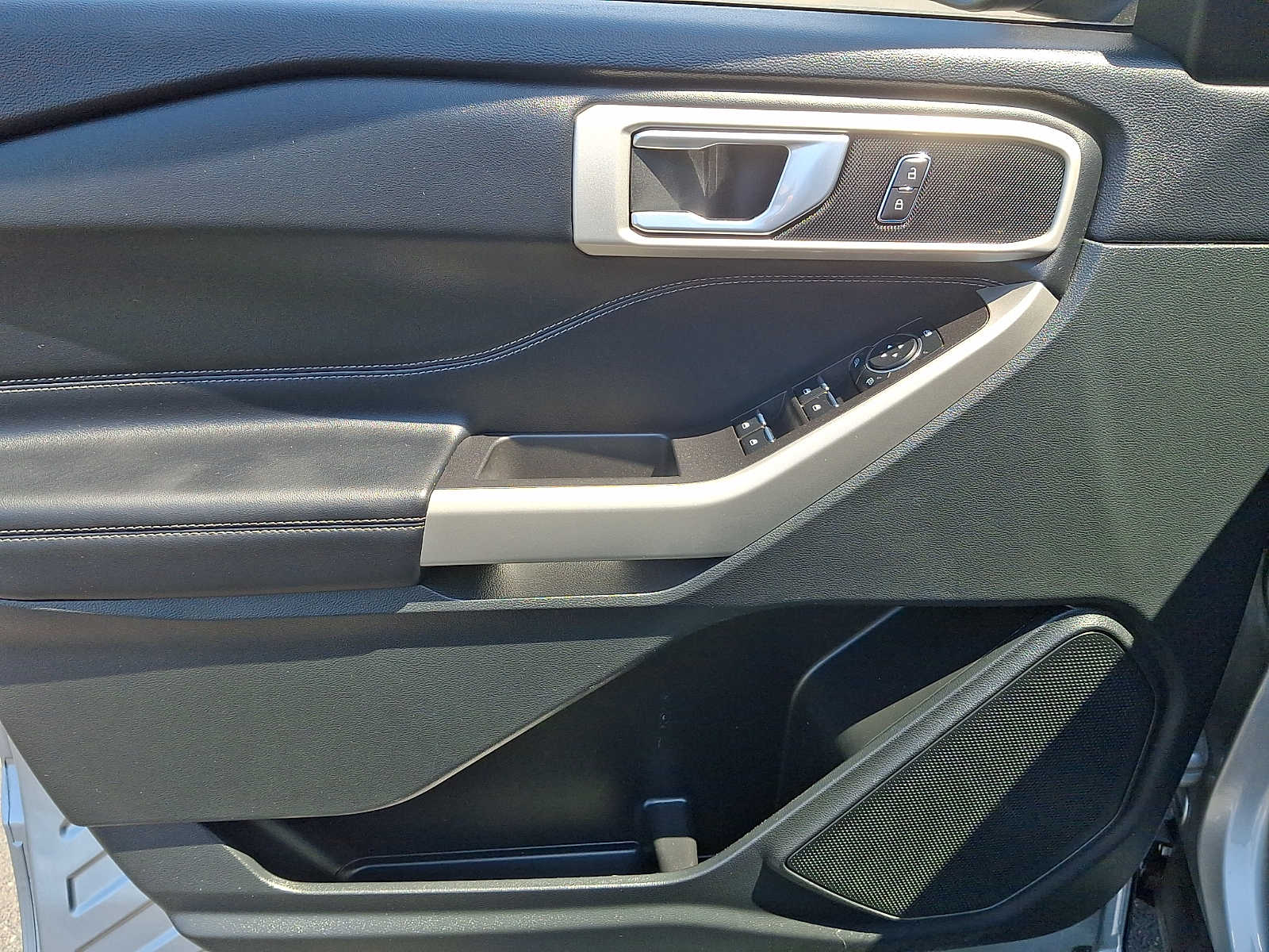 2023 Ford Explorer XLT - Photo 13