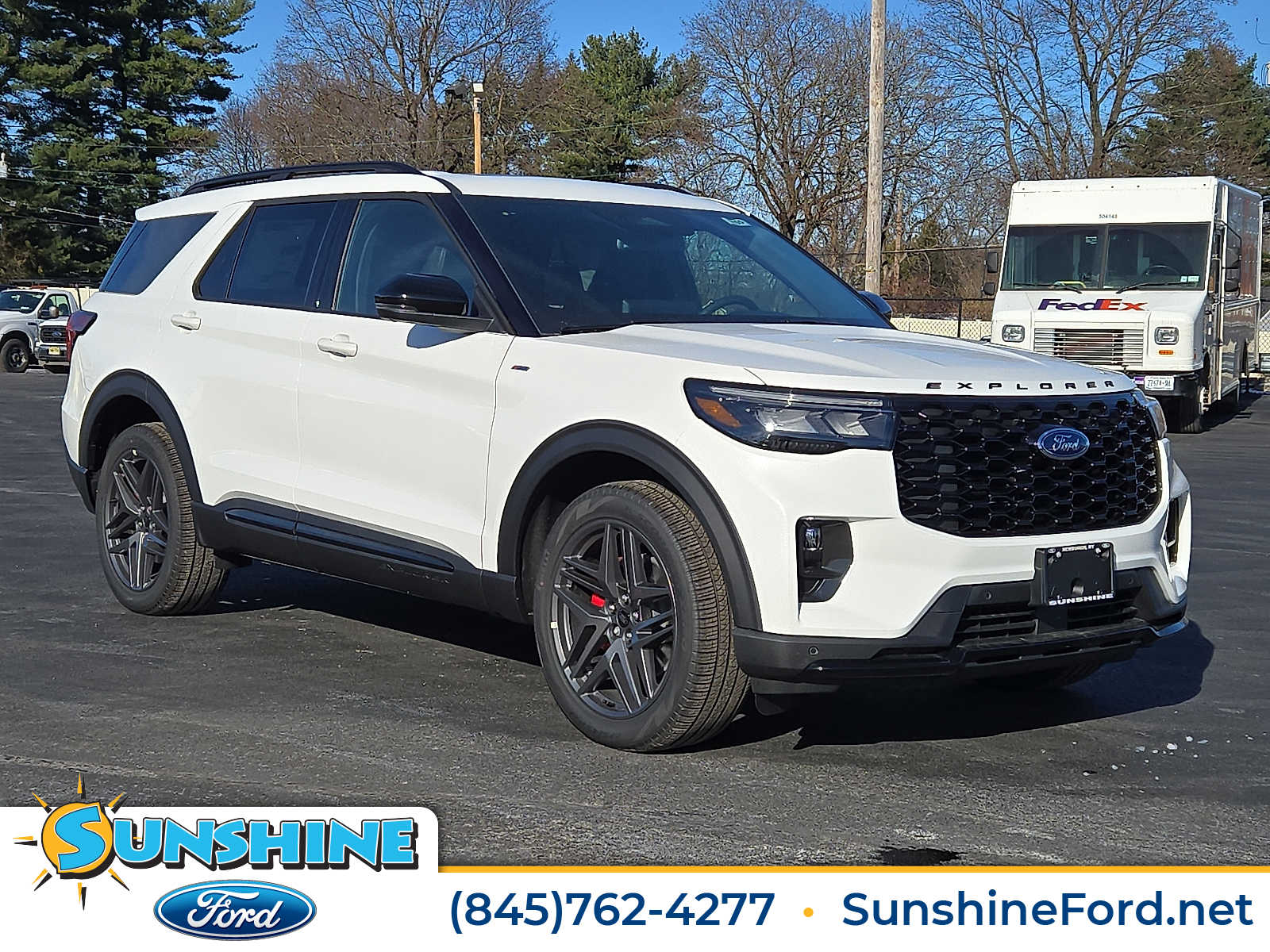 2025 Ford Explorer ST-LINE's photo
