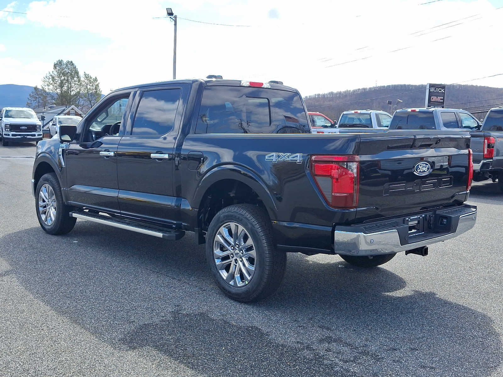 2025 Ford F-150 XLT photo 4