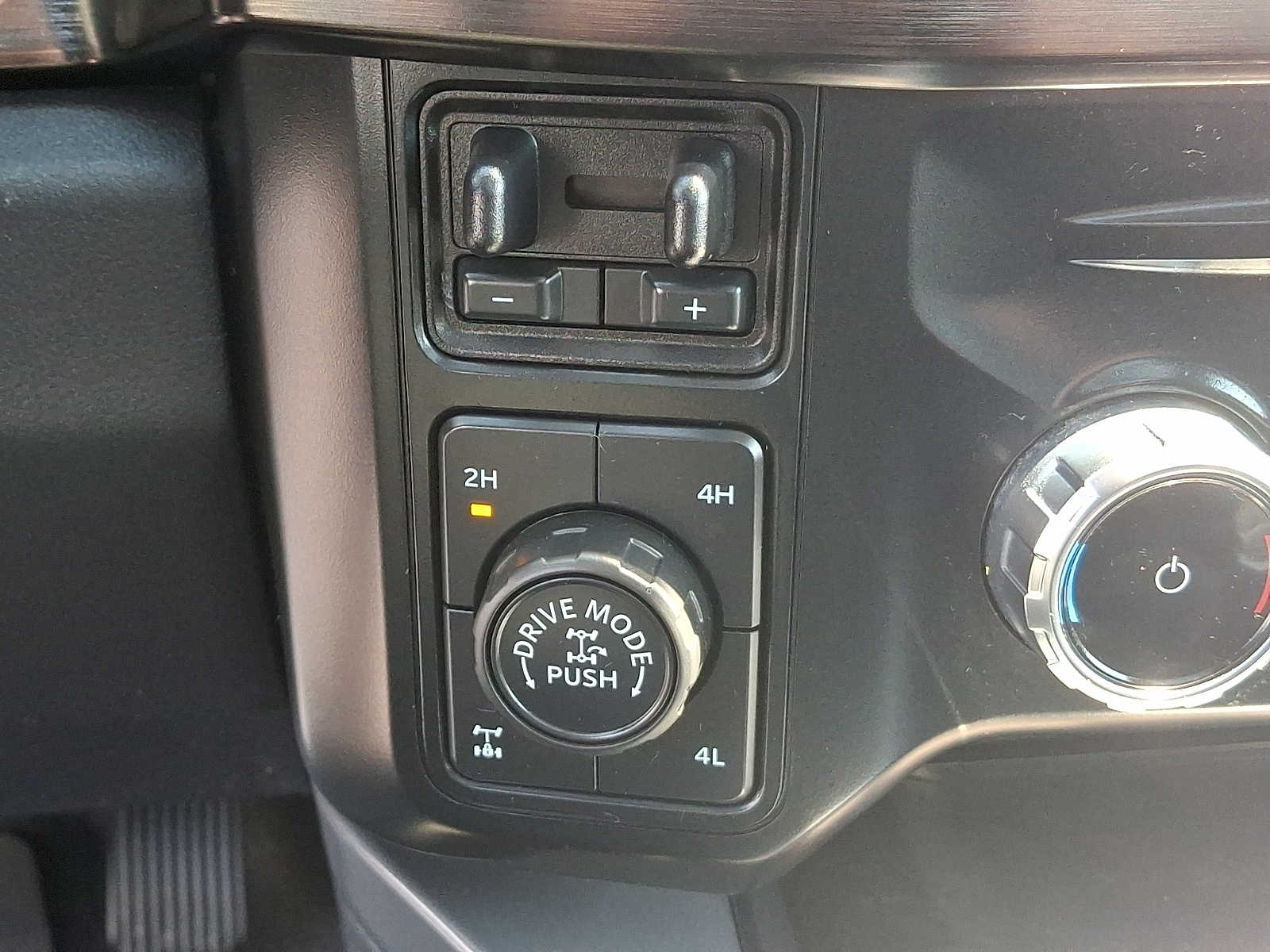 2024 Ford F-350 Super Duty Lariat - Photo 25