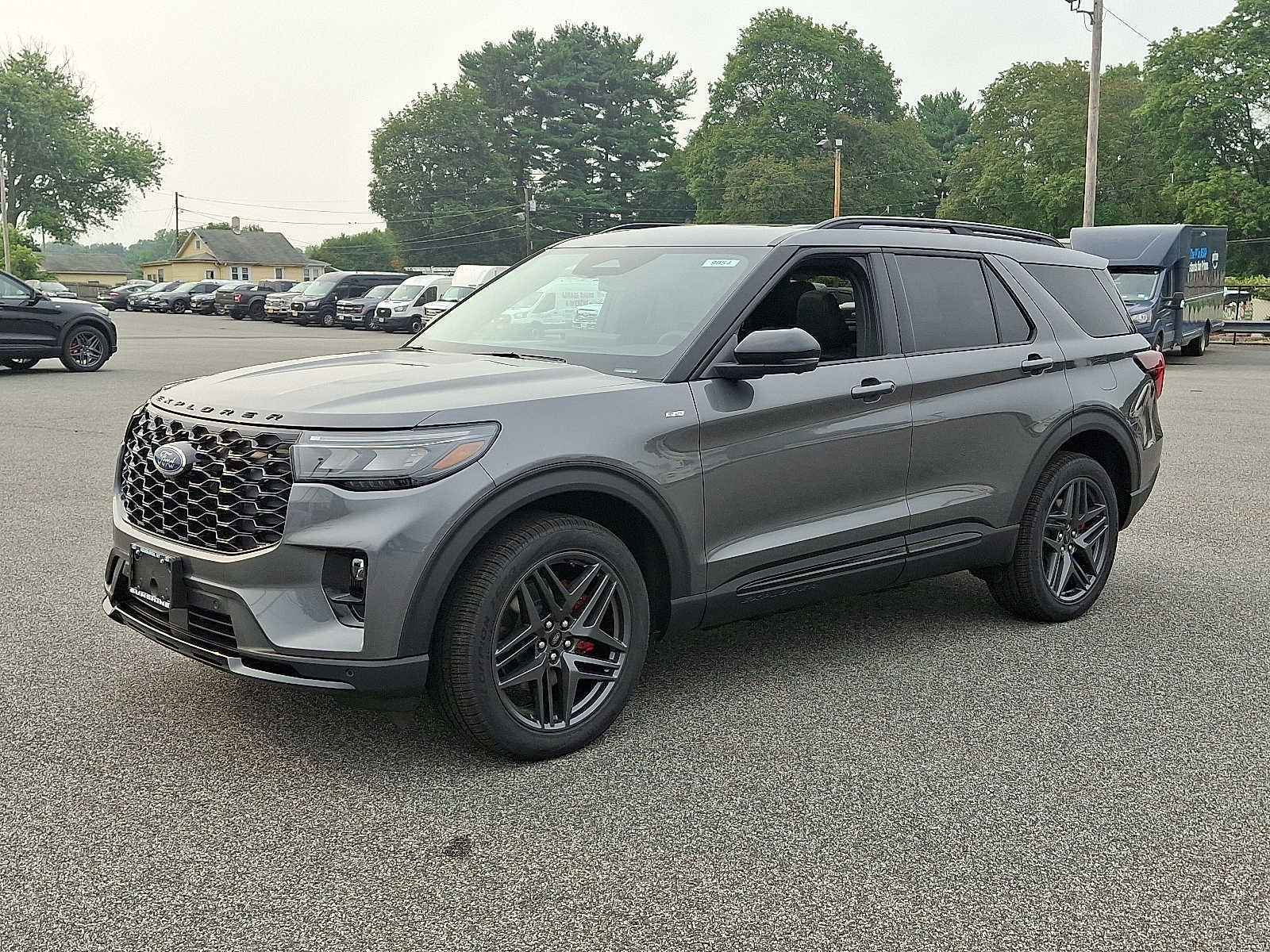 2025 Ford Explorer ST-Line photo 3