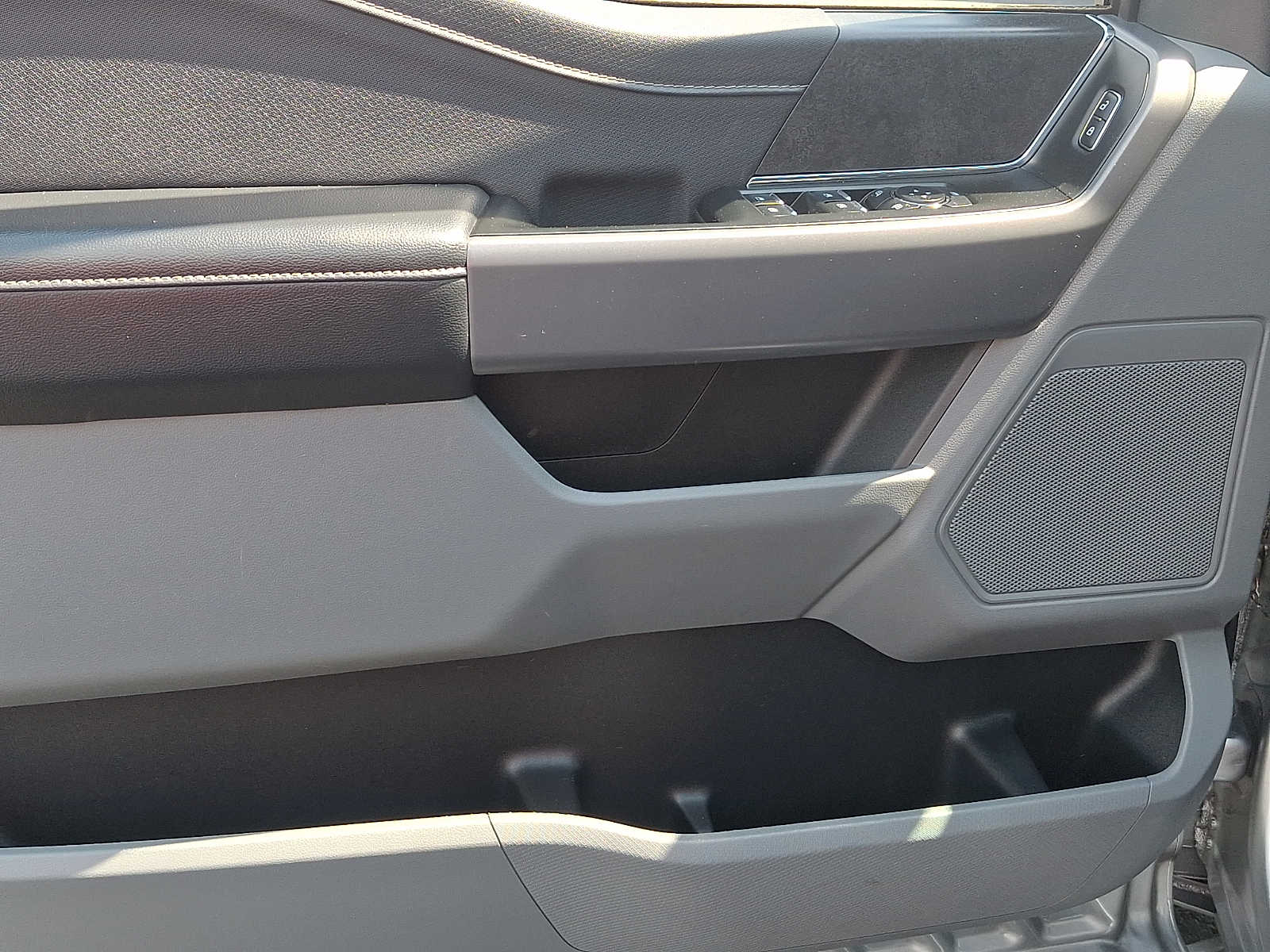 2025 Ford F-150 XLT - Photo 12