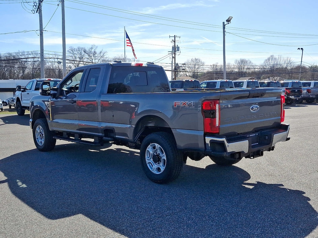 New 2025 Ford Super Duty F-350 SRW F-350 XLT 4WD SuperCab 8 Box