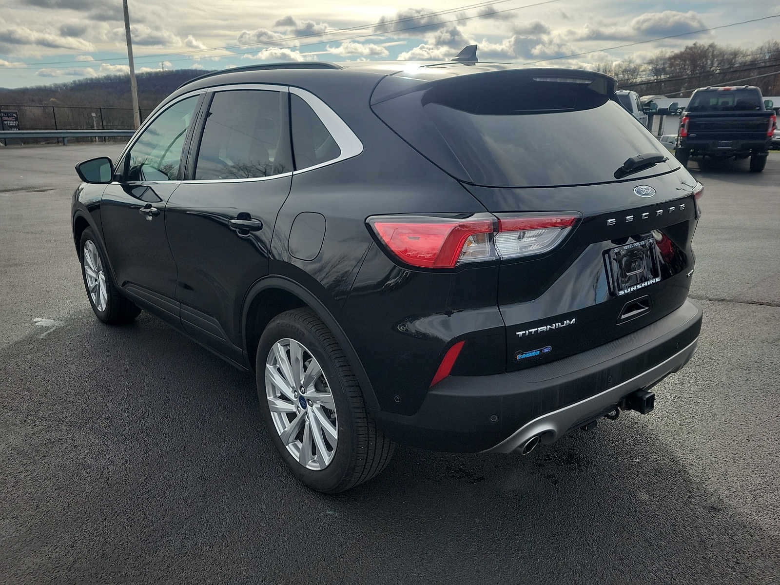 2022 Ford Escape Titanium photo 2