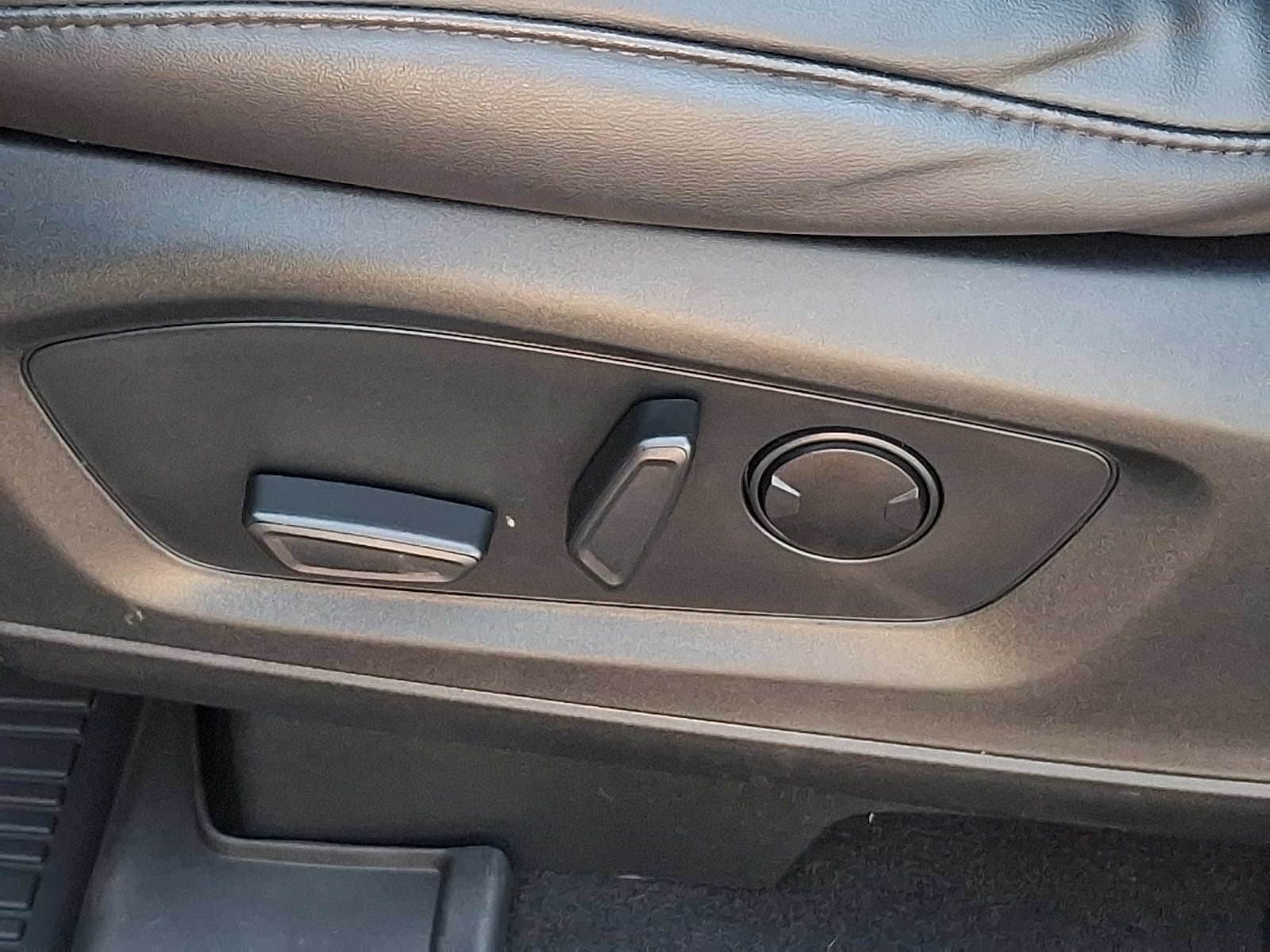 2023 Ford Explorer XLT - Photo 25