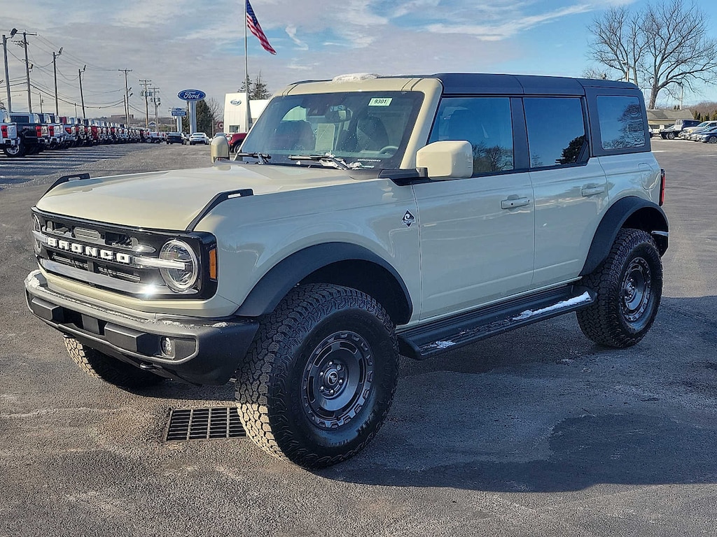 New 2025 Ford Bronco Outer Banks 4x4