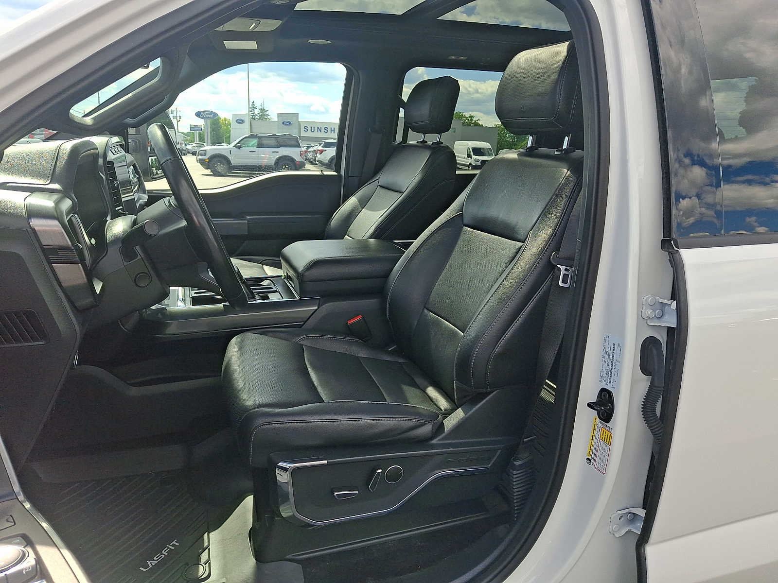2023 Ford F-150 Lariat - Photo 14