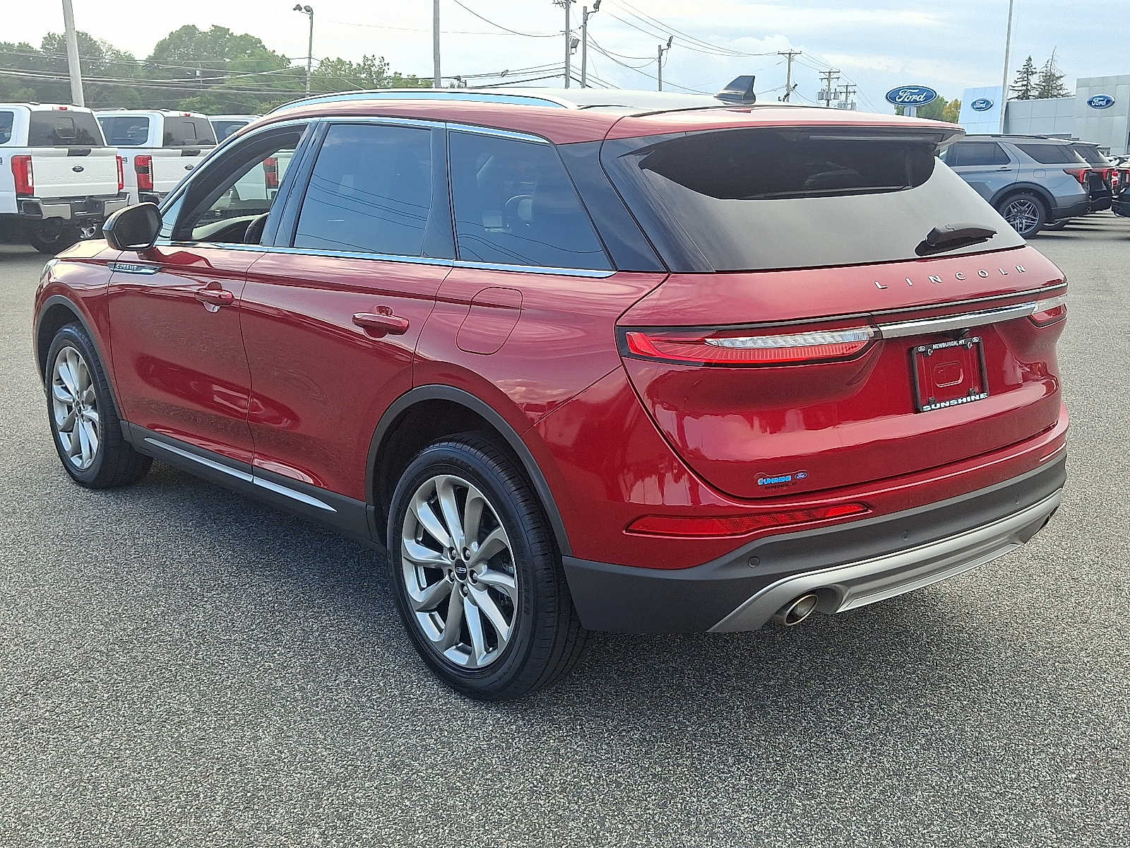 2022 Lincoln Corsair Standard photo 2
