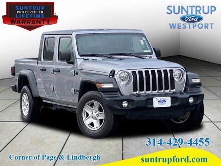 Featured used 2020 Jeep Gladiator Sport Truck A10154 for sale in St. Louis, MO