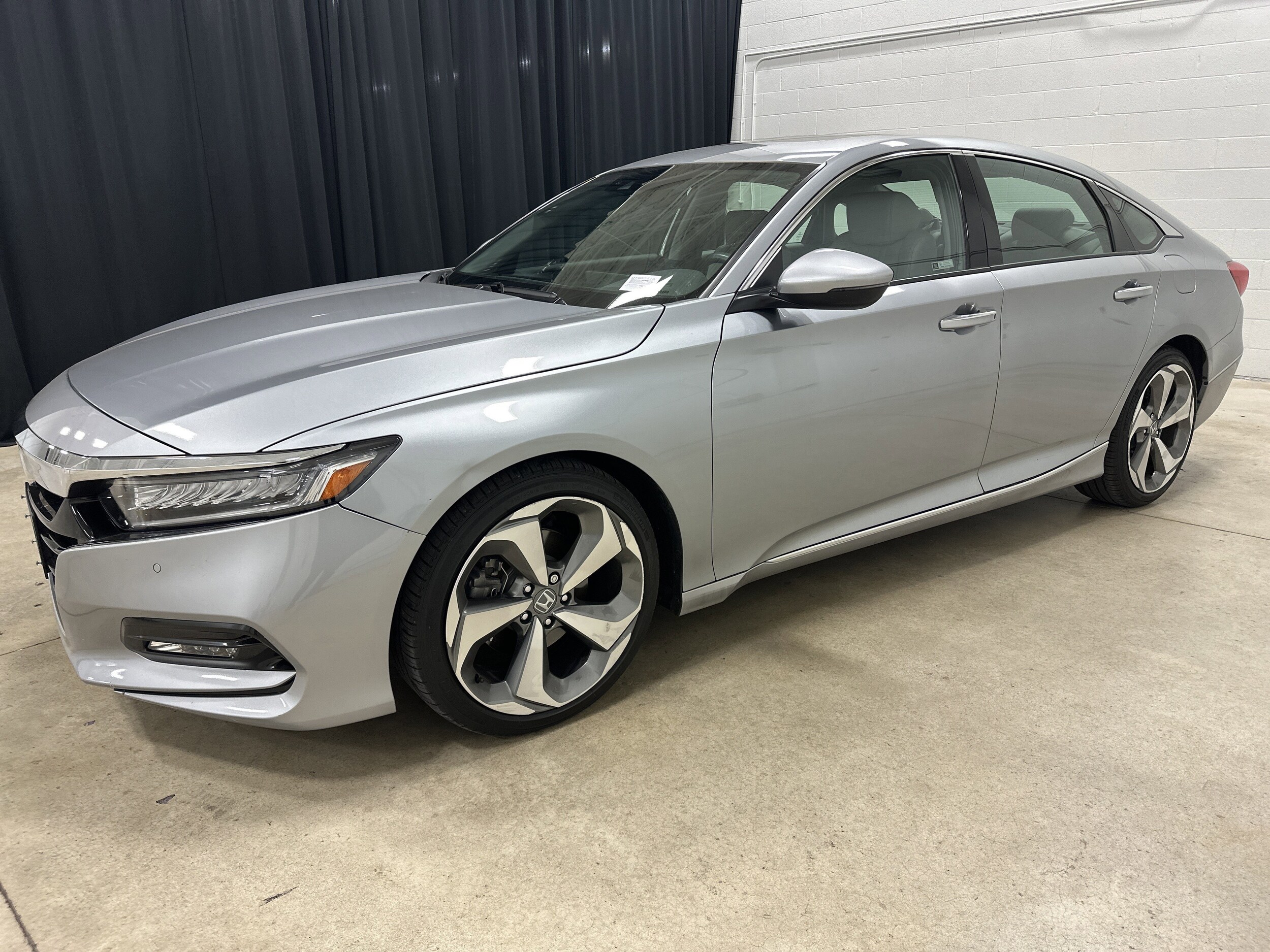 2020 Honda Accord Touring photo 4