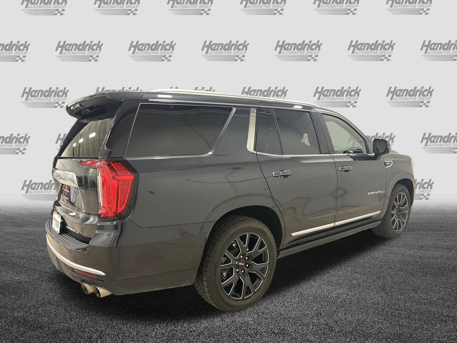 2023 GMC Yukon Denali photo 3