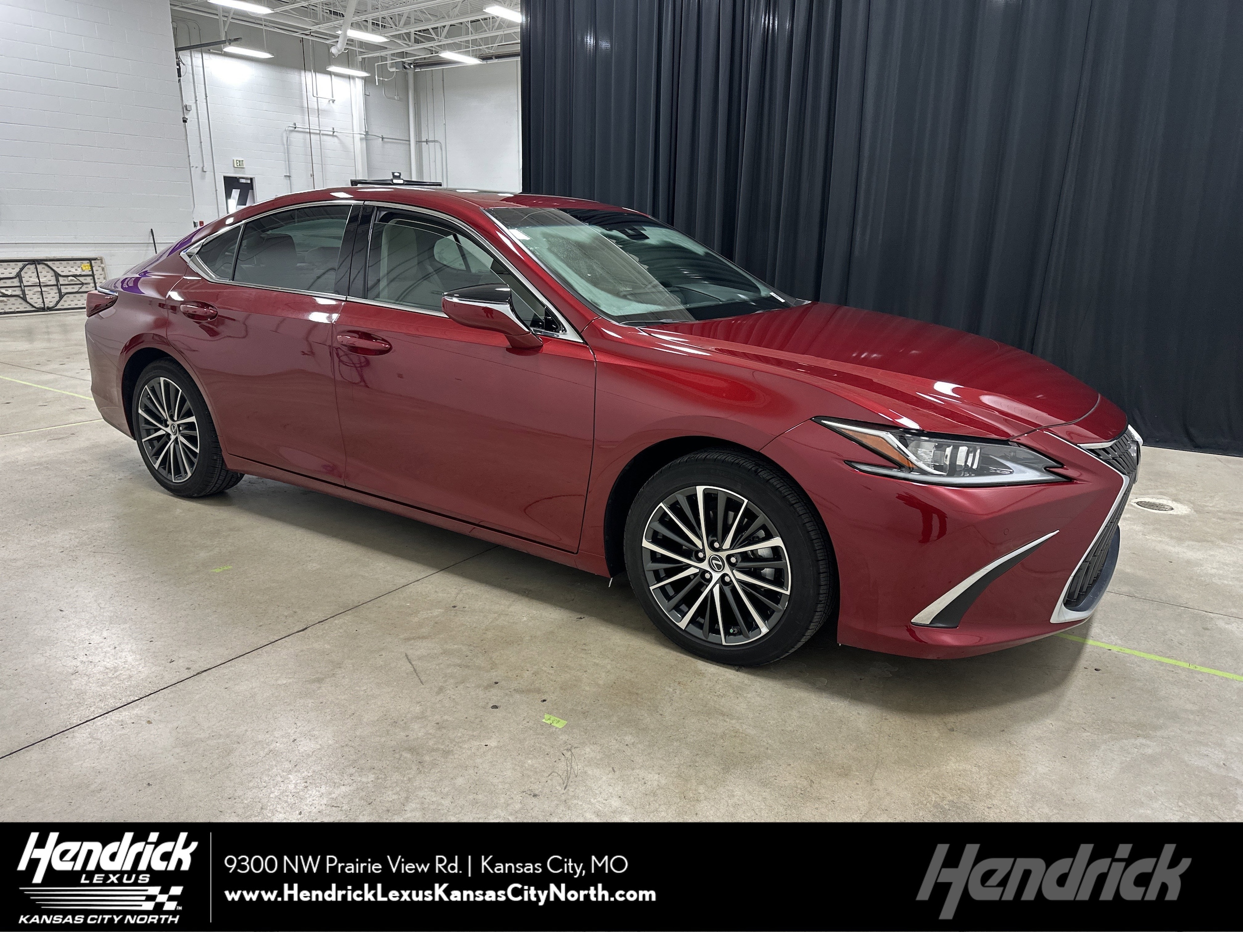 2025 Lexus ES 350's photo
