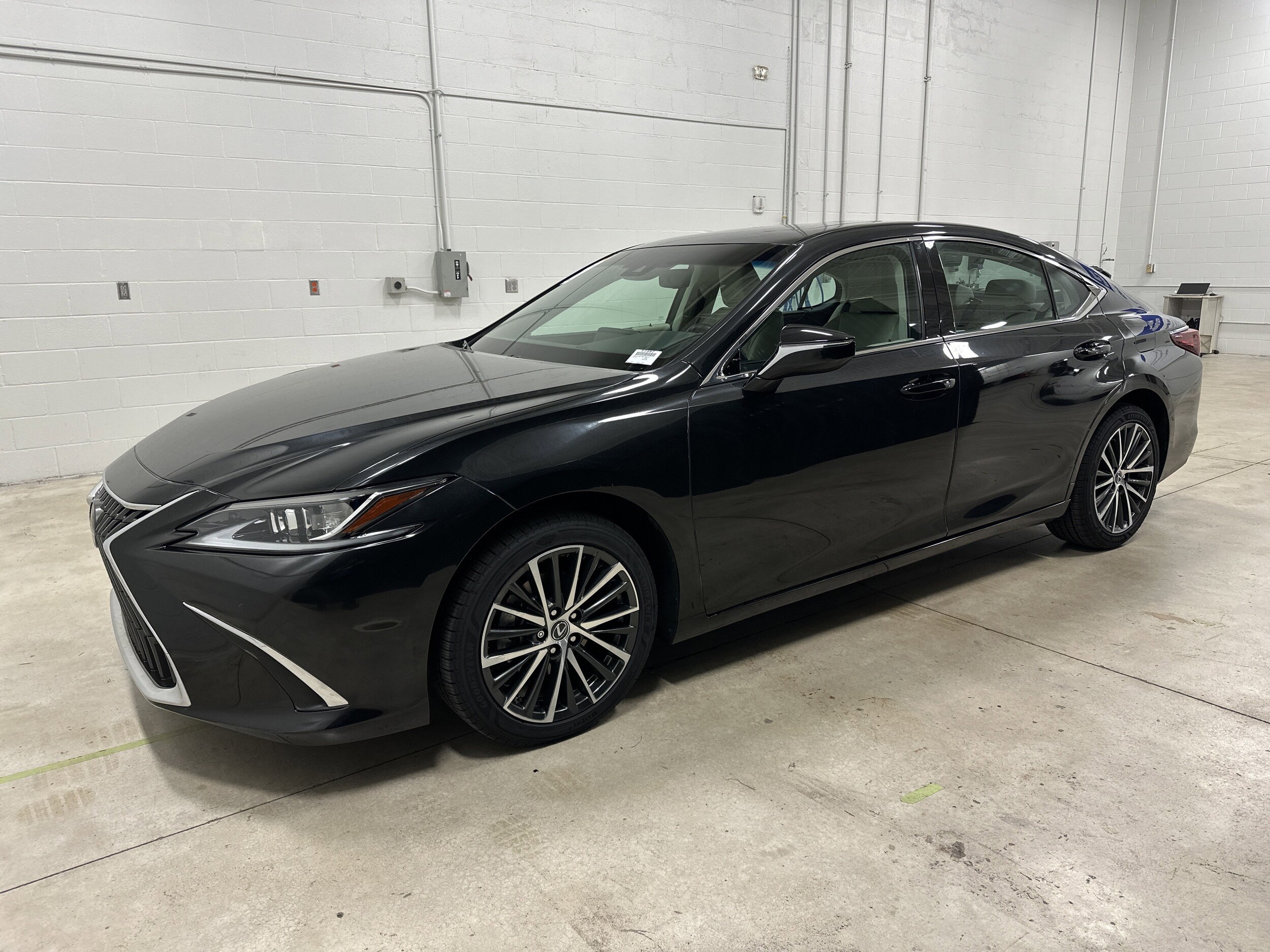 2024 LEXUS ES 350 photo 2
