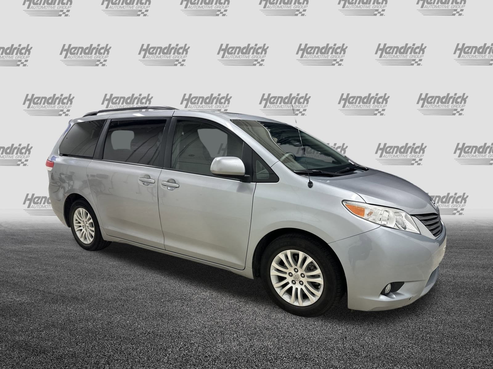Used 2013 Toyota Sienna XLE with VIN 5TDYK3DC5DS336748 for sale in Kansas City