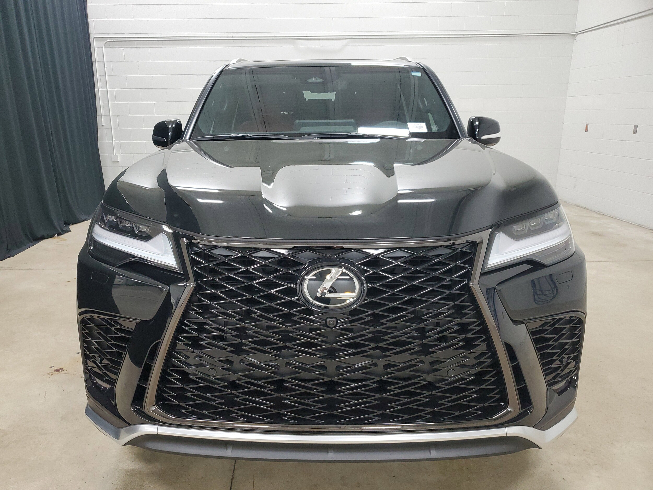 2025 Lexus LX F SPORT Handling photo 3