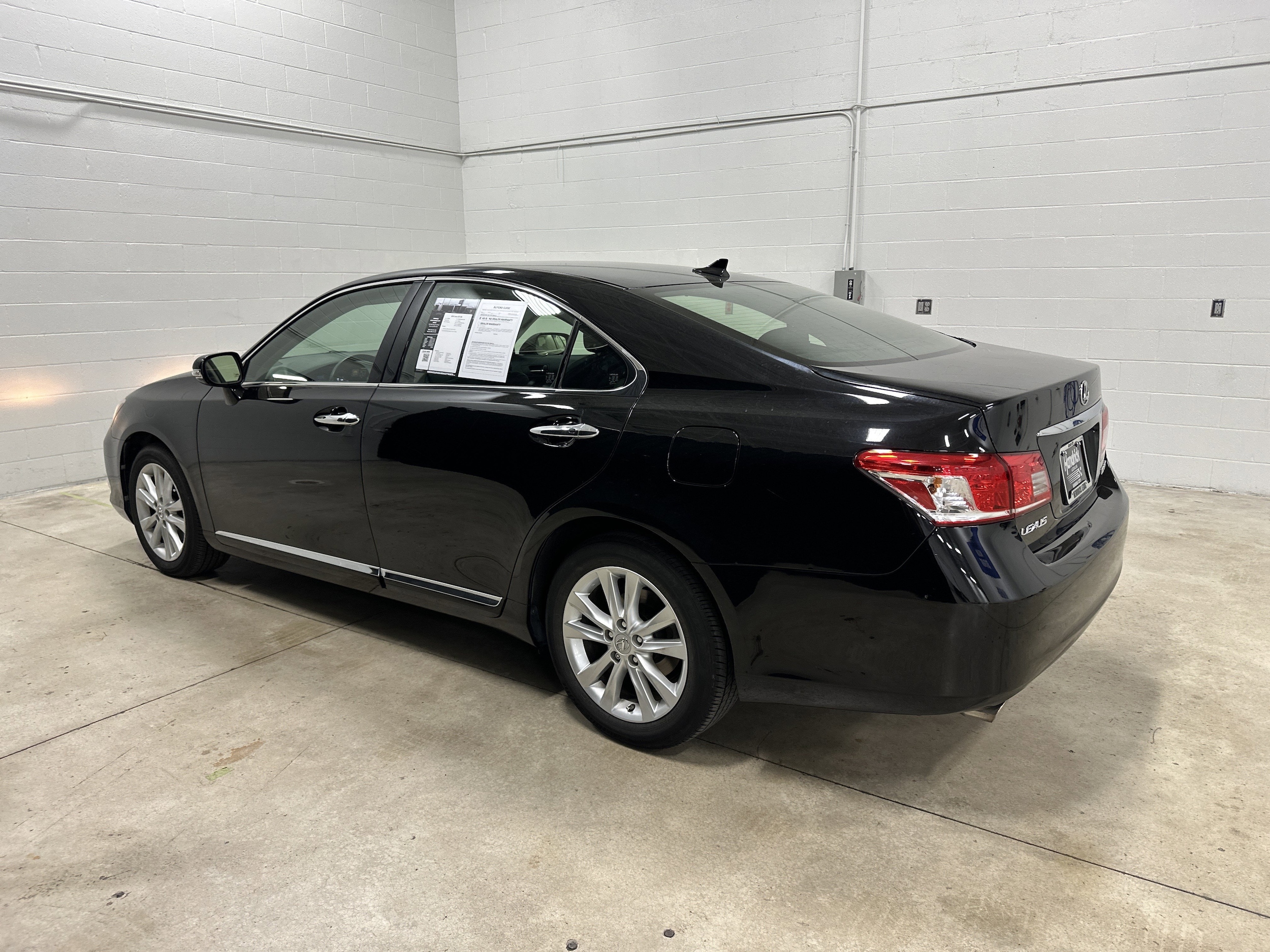 2010 LEXUS ES 350 photo 5