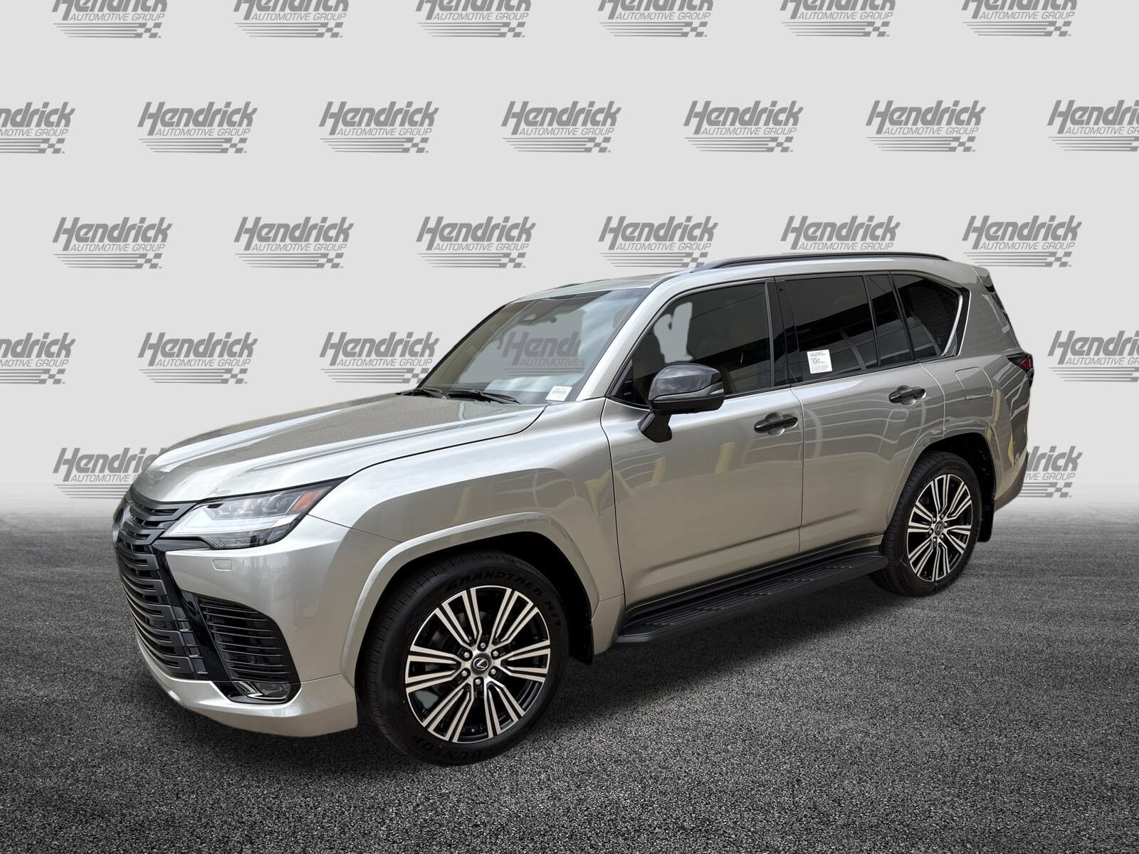 2025 Lexus LX 600 Luxury photo 3