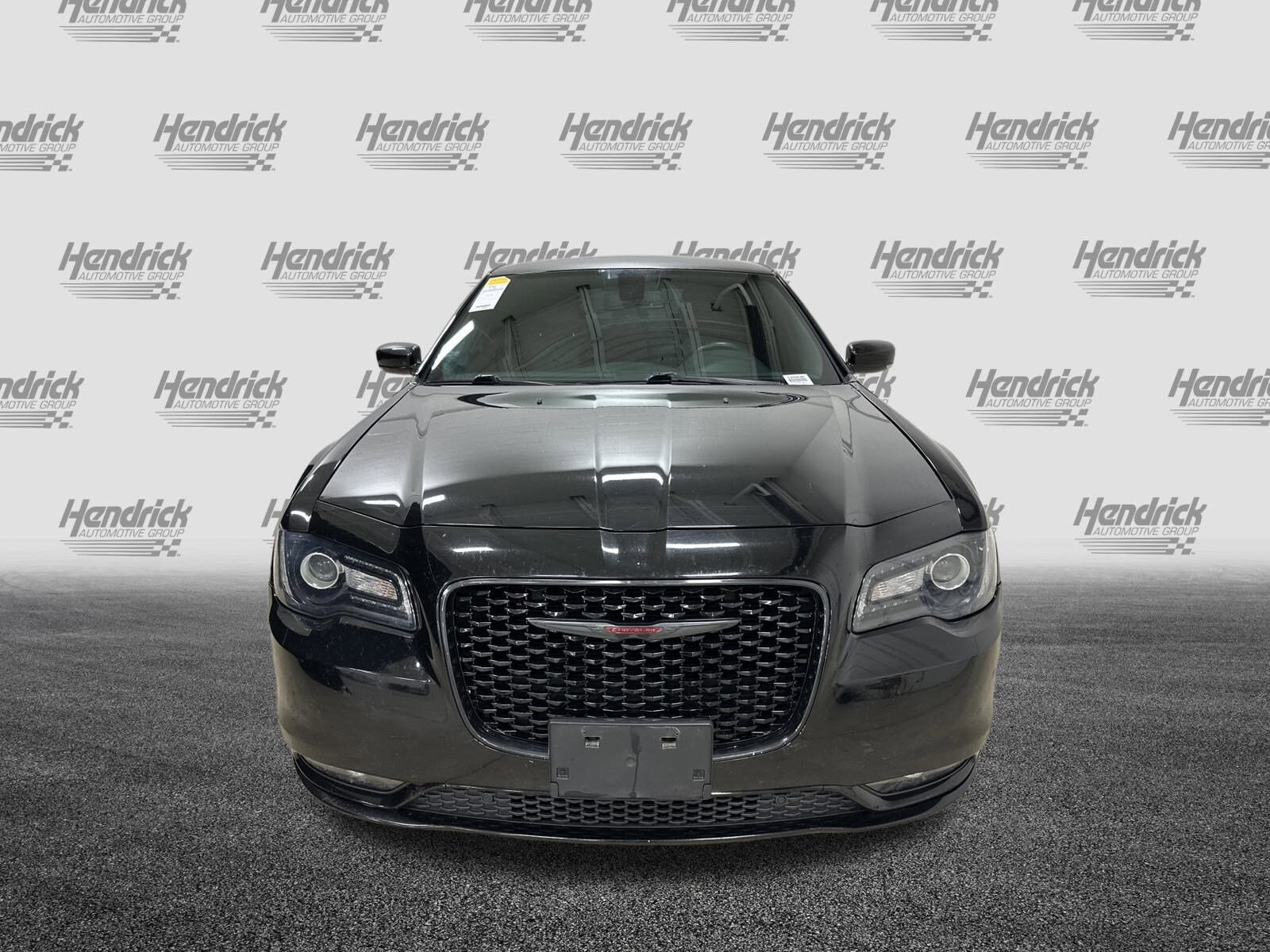2022 Chrysler 300 photo 2