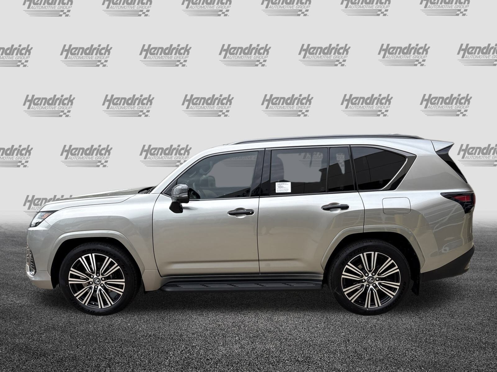 2025 Lexus LX 600 Luxury photo 4