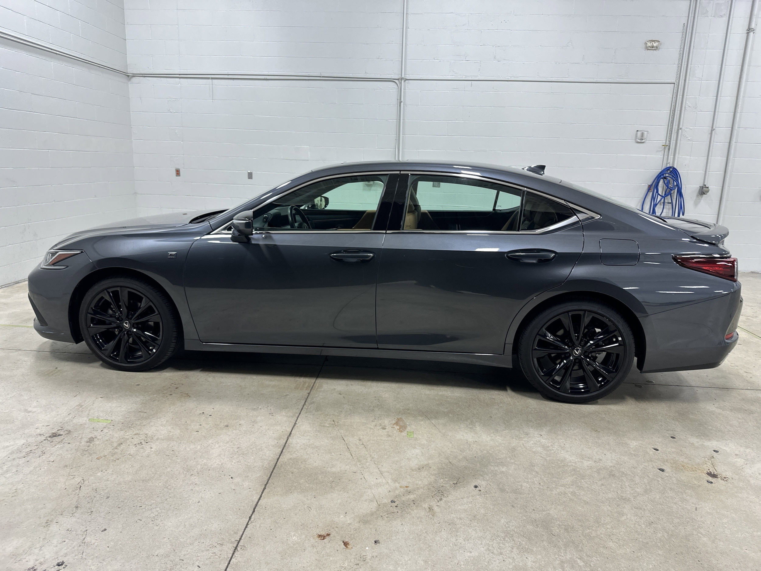 2025 LEXUS ES 350 photo 4