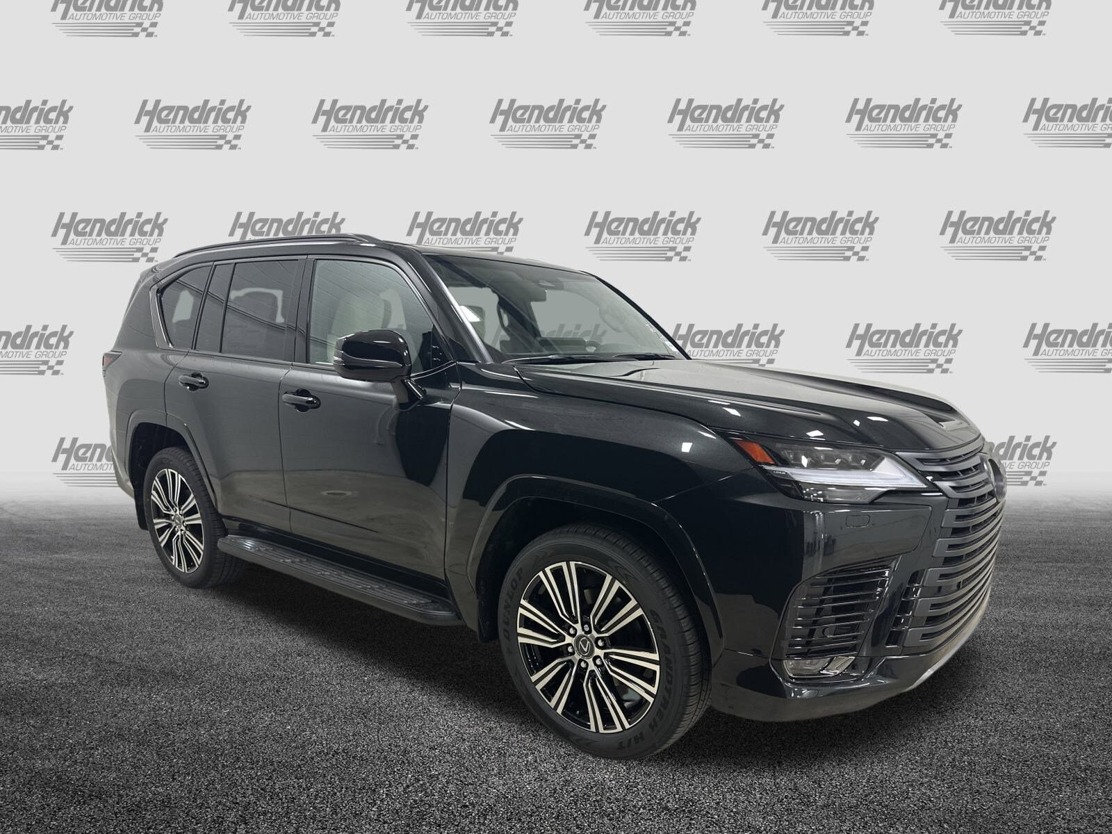 2025 Lexus LX 600 Luxury photo 2