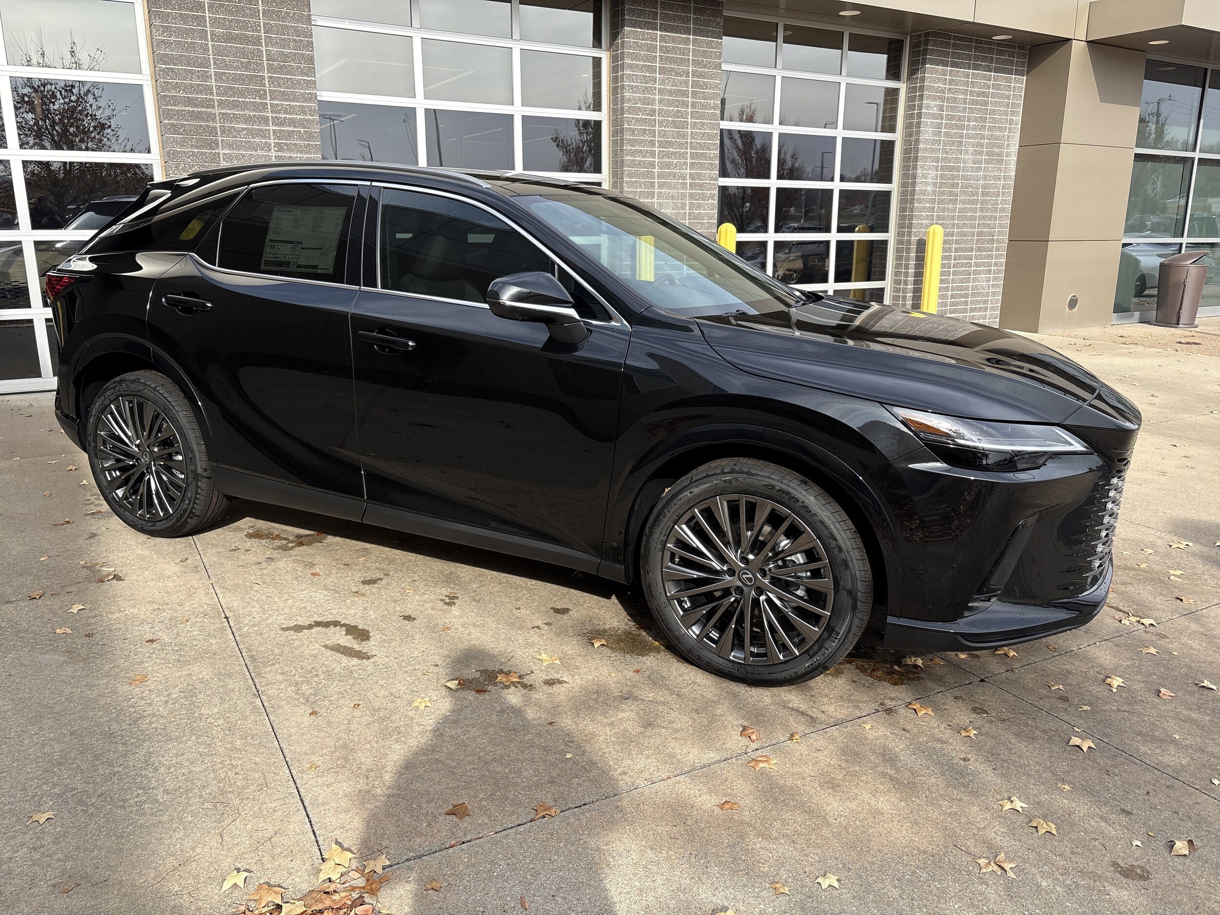 2026 Lexus RX 350h Luxury photo 2