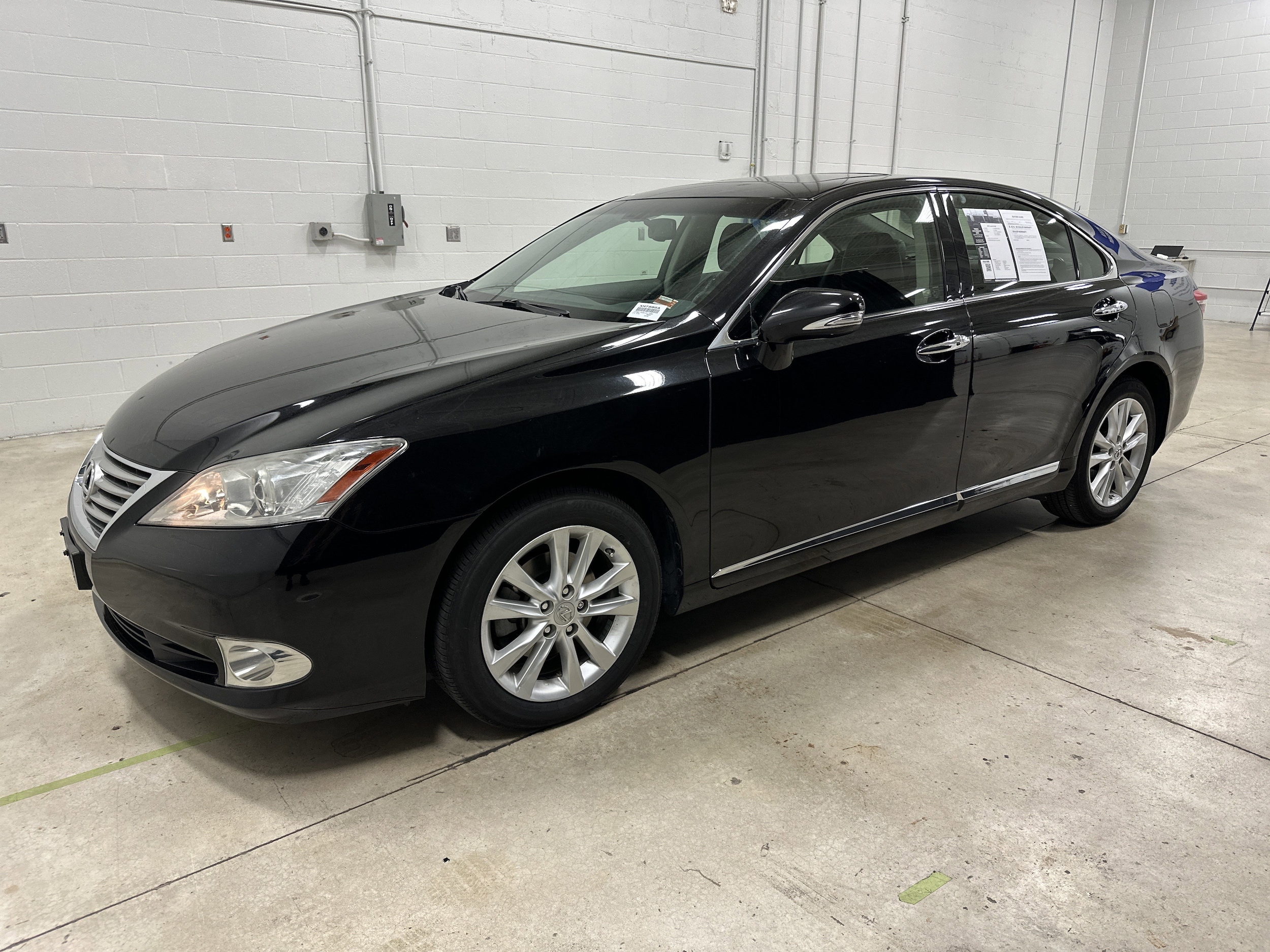 2010 LEXUS ES 350 photo 2