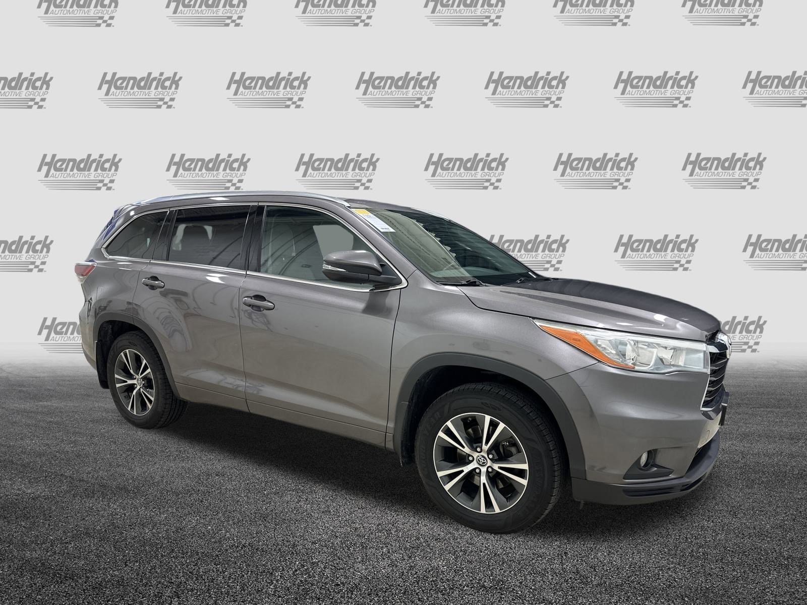 Used 2016 Toyota Highlander XLE with VIN 5TDJKRFH1GS303862 for sale in Kansas City