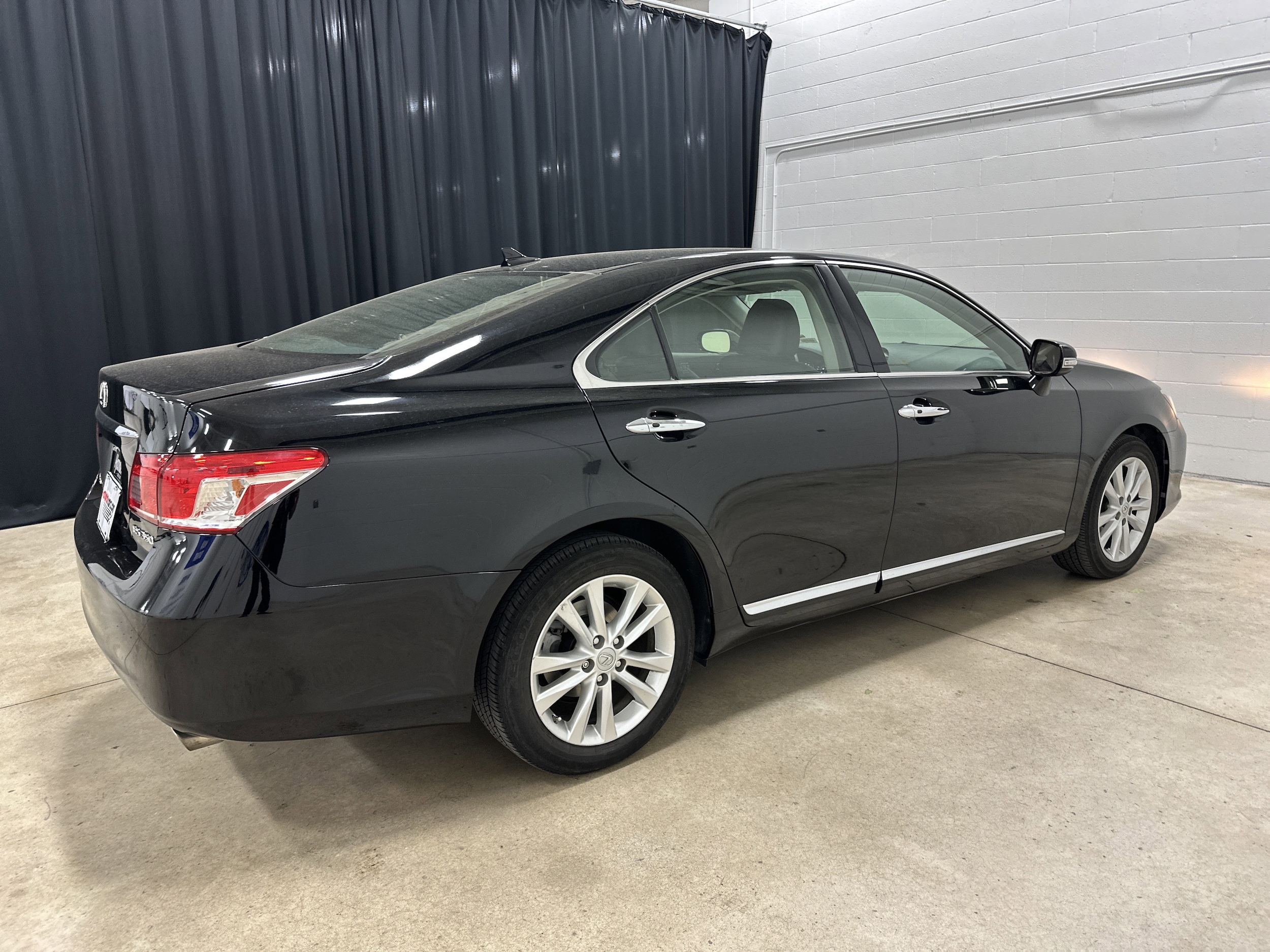 2010 LEXUS ES 350 photo 3
