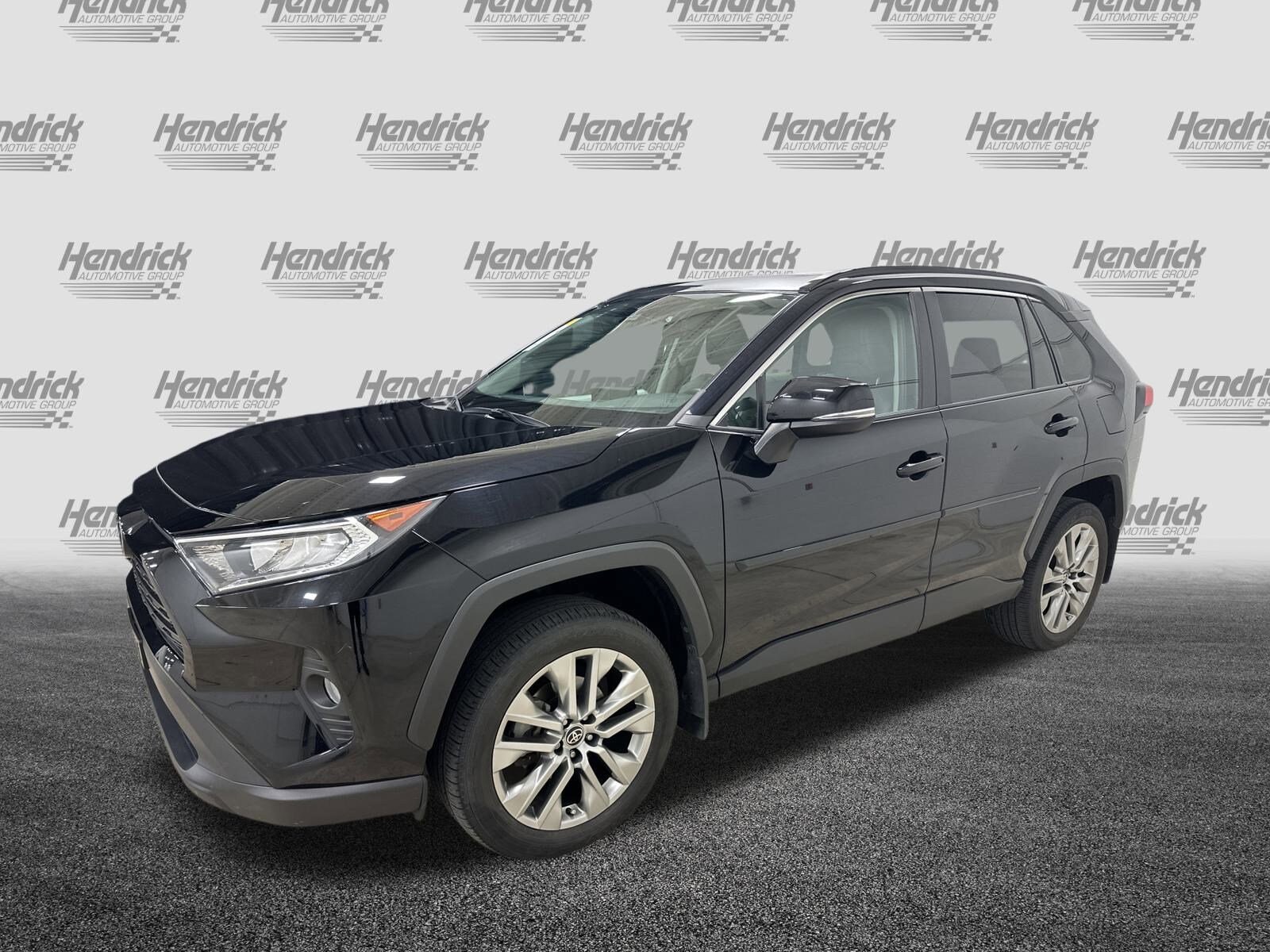 2021 Toyota RAV4 XLE Premium photo 4