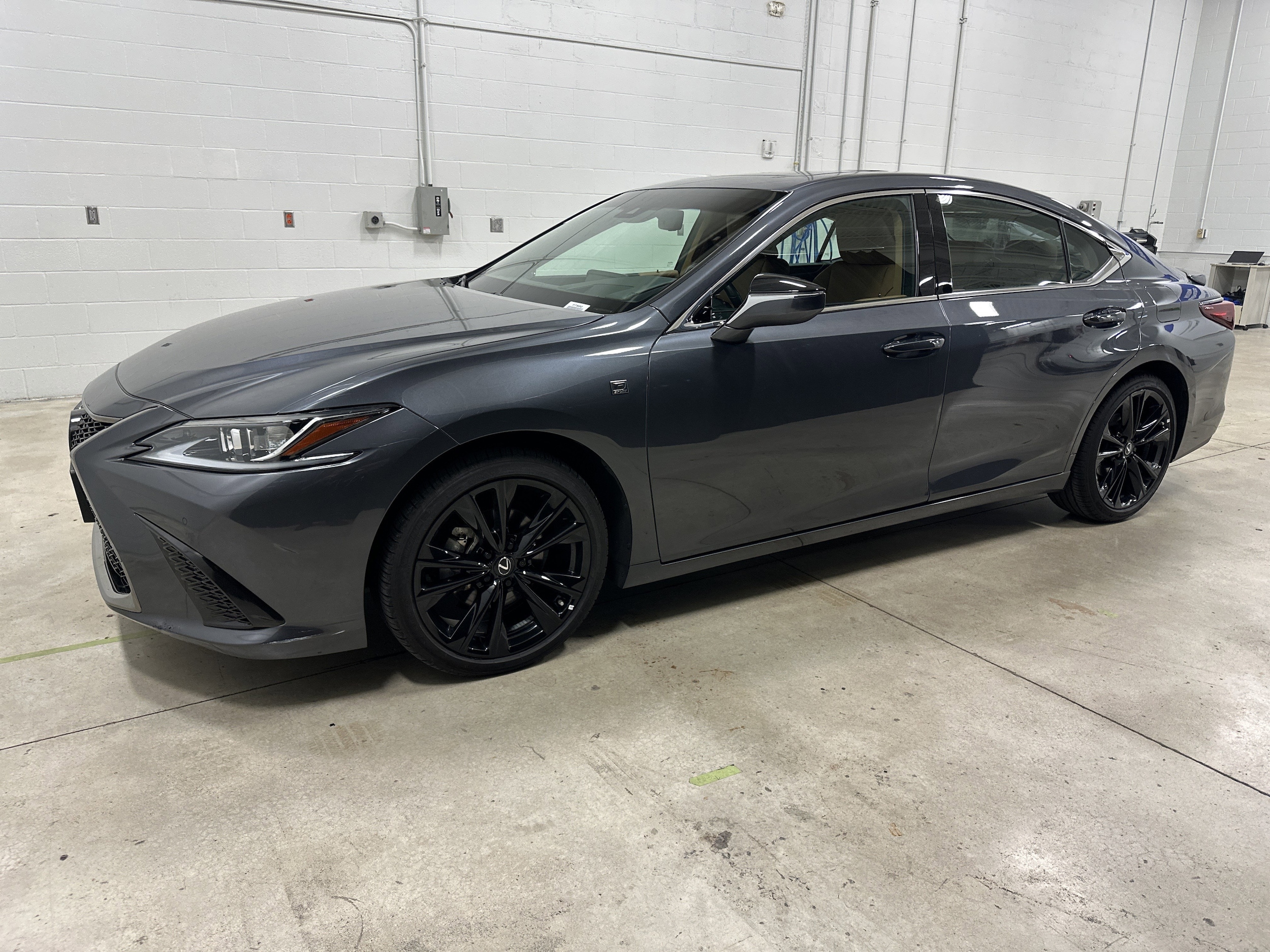 2025 LEXUS ES 350 photo 2