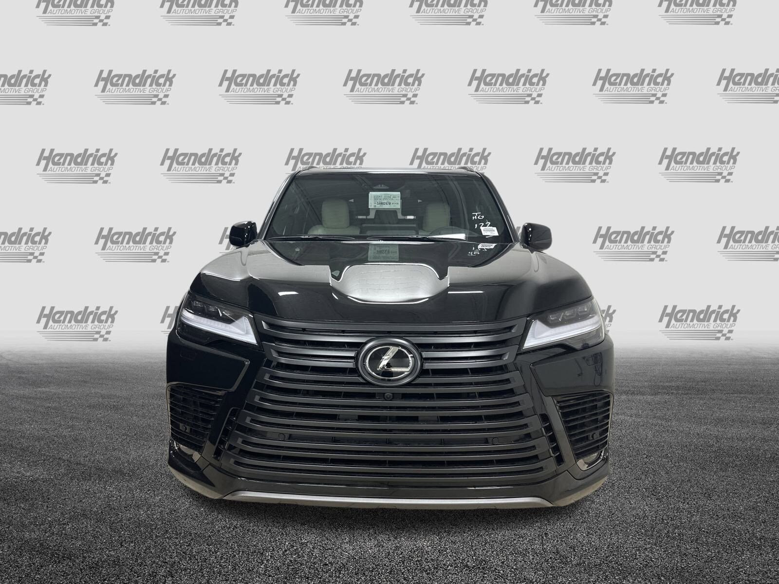 2025 Lexus LX 600 Luxury photo 3