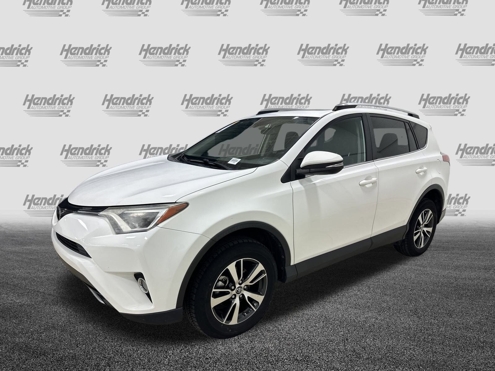 2017 Toyota RAV4 XLE photo 4