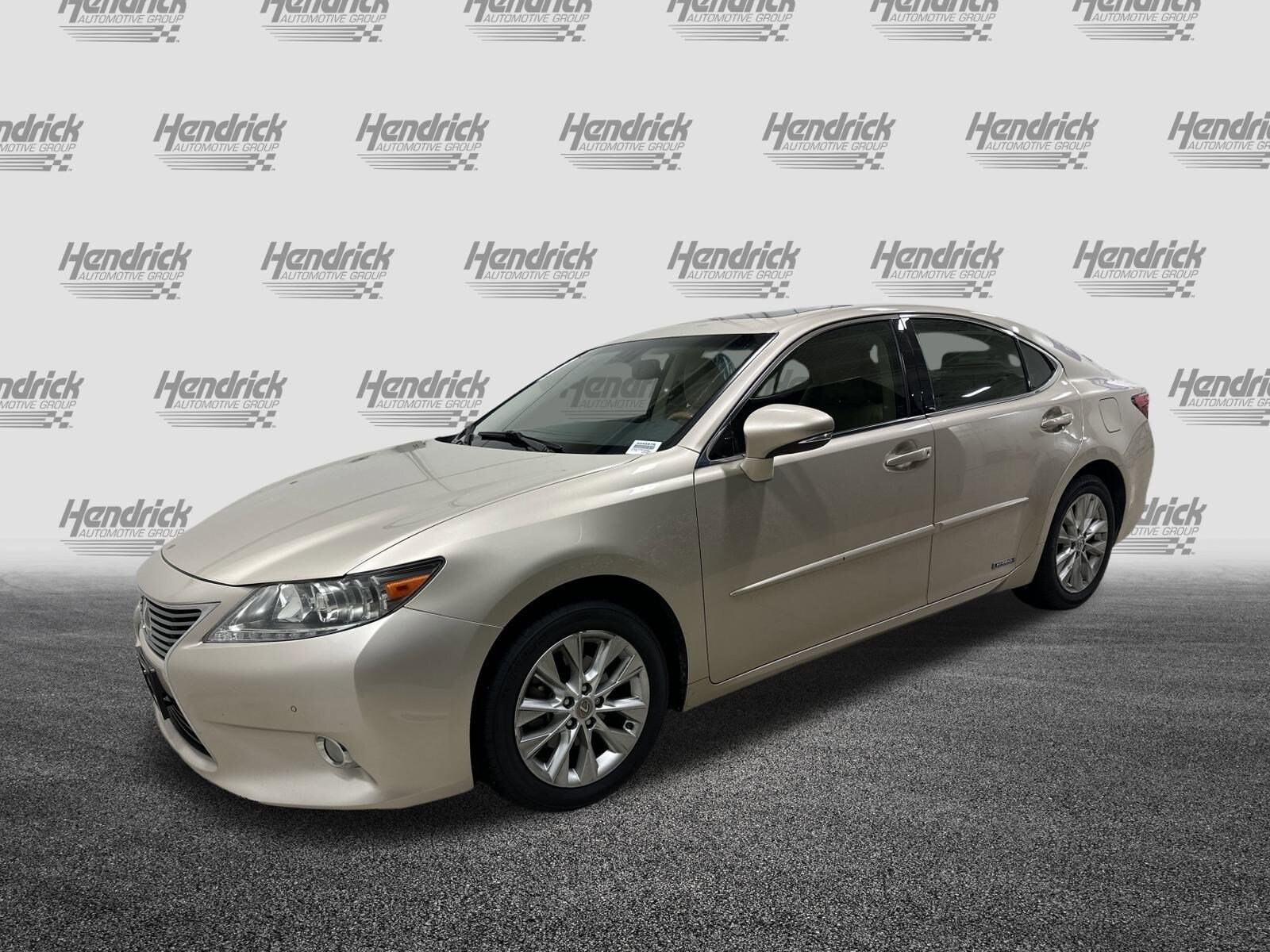 2013 Lexus ES 300h photo 3