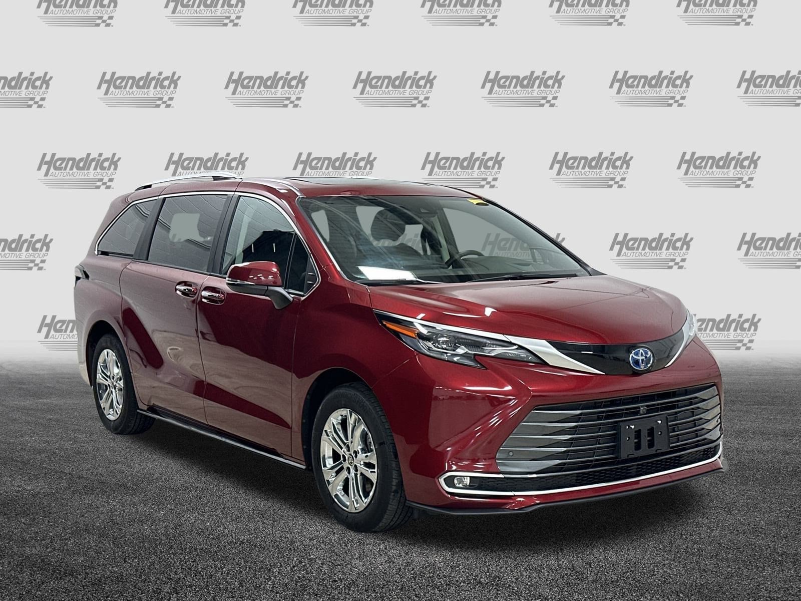 Used 2024 Toyota Sienna Platinum with VIN 5TDESKFC8RS134651 for sale in Kansas City