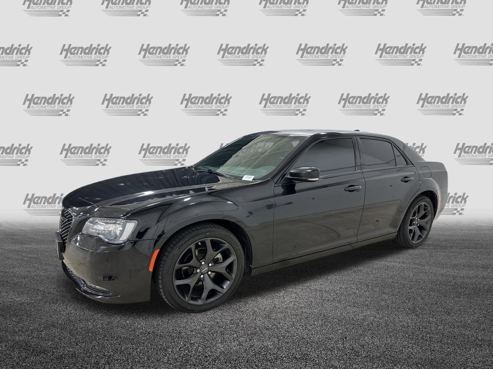 2022 Chrysler 300 photo 3