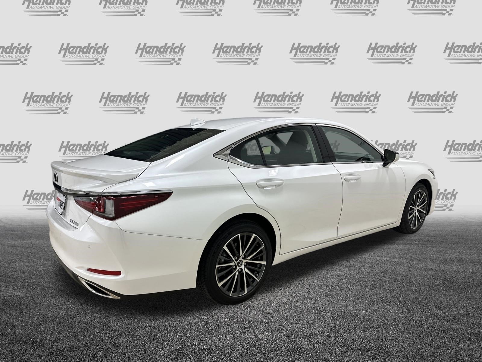 2025 LEXUS ES 350 photo 3