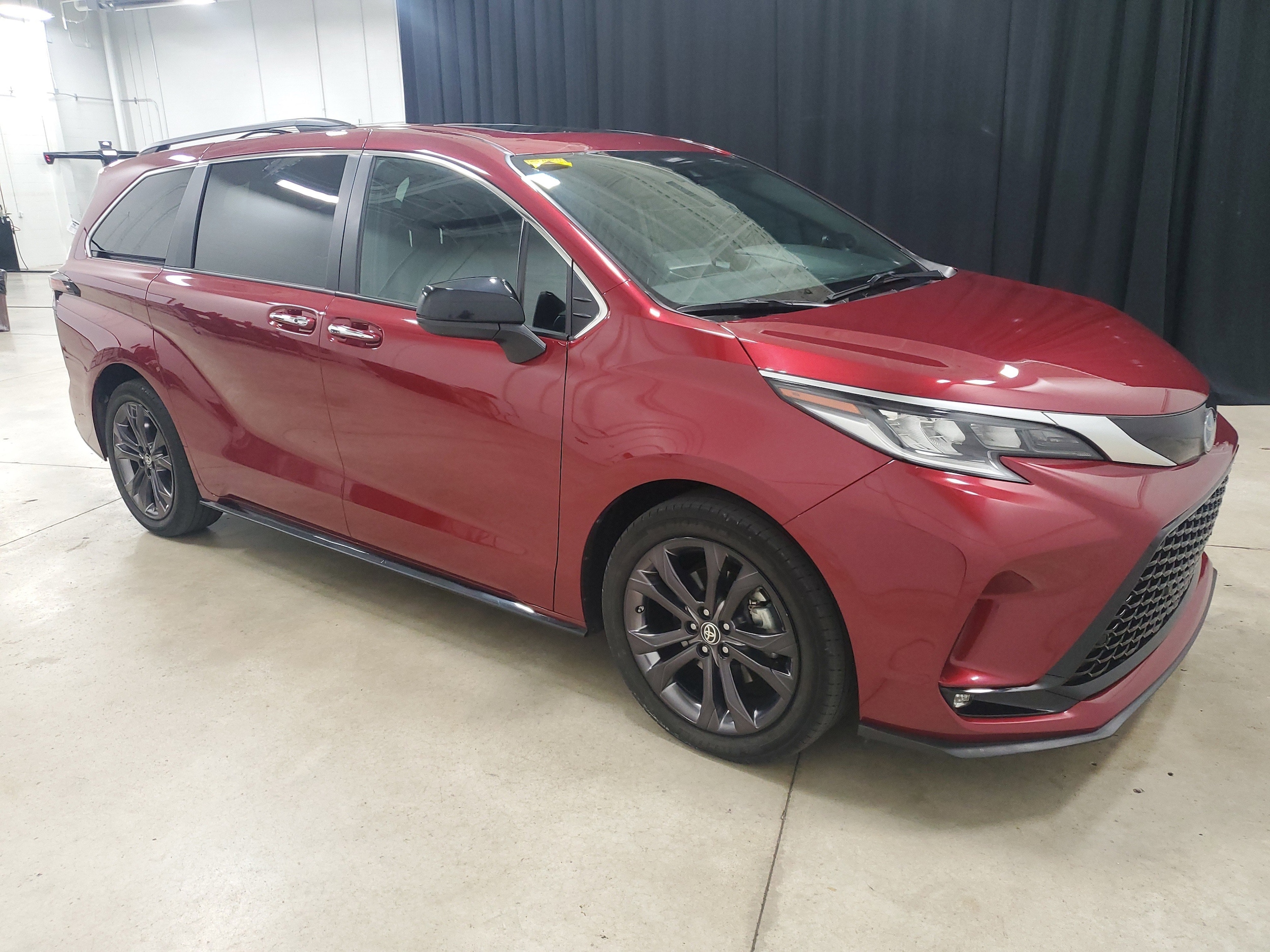 Used 2022 Toyota Sienna XSE with VIN 5TDDRKEC9NS104982 for sale in Kansas City