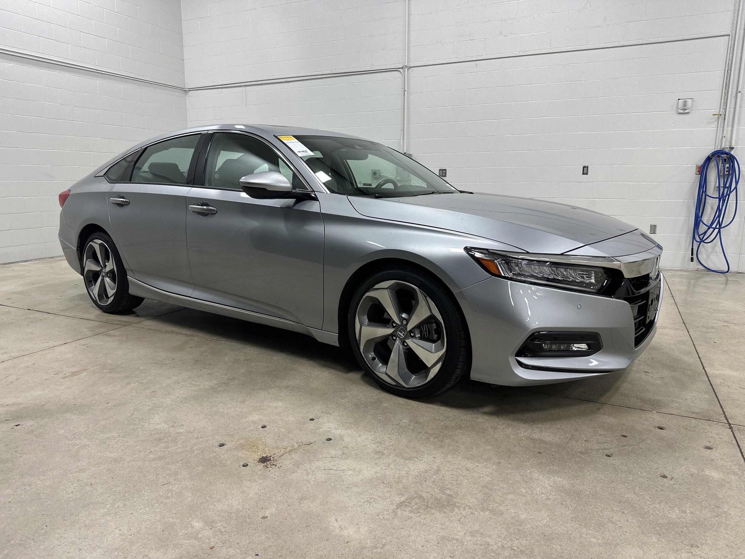 2020 Honda Accord Touring photo 2