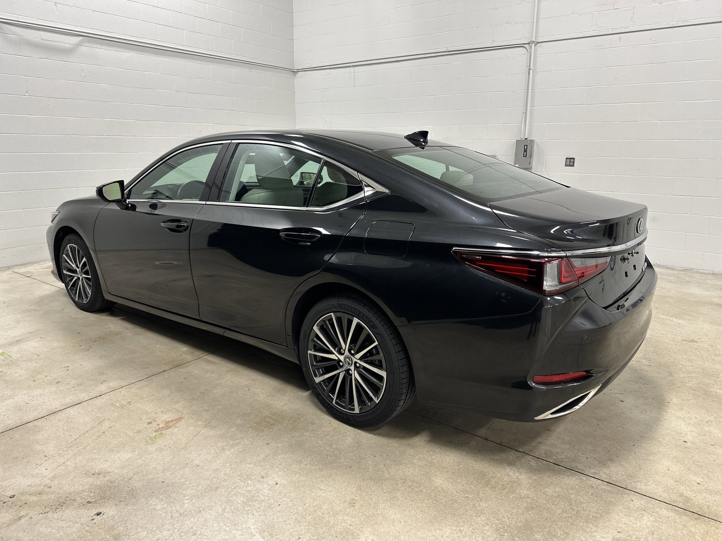 2024 LEXUS ES 350 photo 5